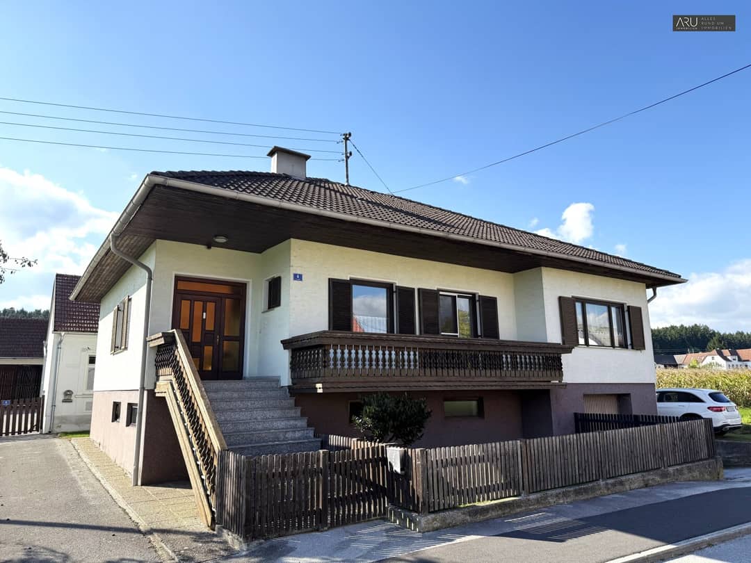 Geräumiges Haus mit großem Grundstück und Nebengebäuden