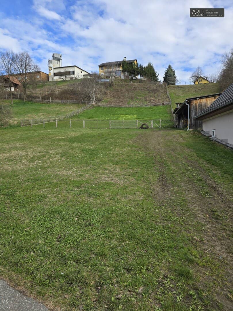 Großes Grundstück
