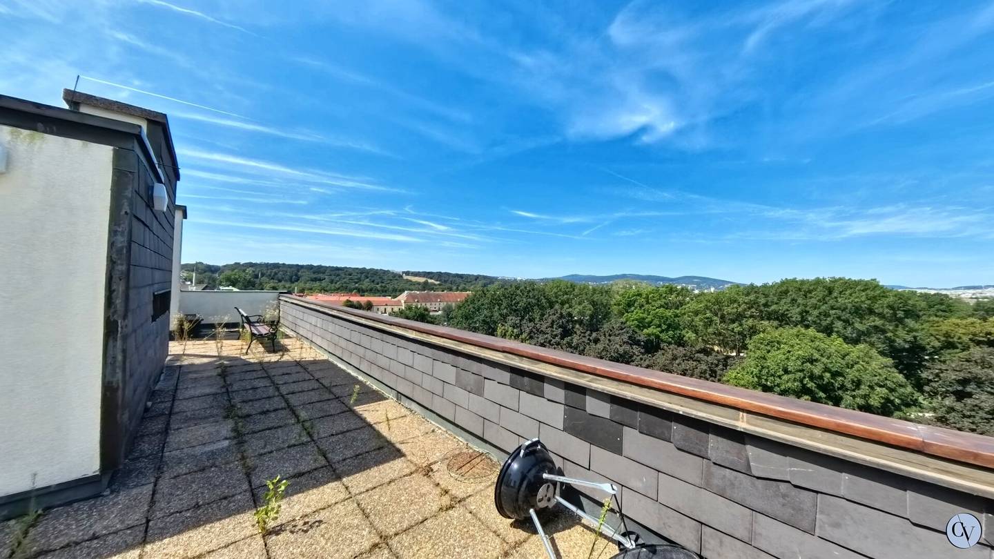 Top floor apartment with roof terrace unobstructed view