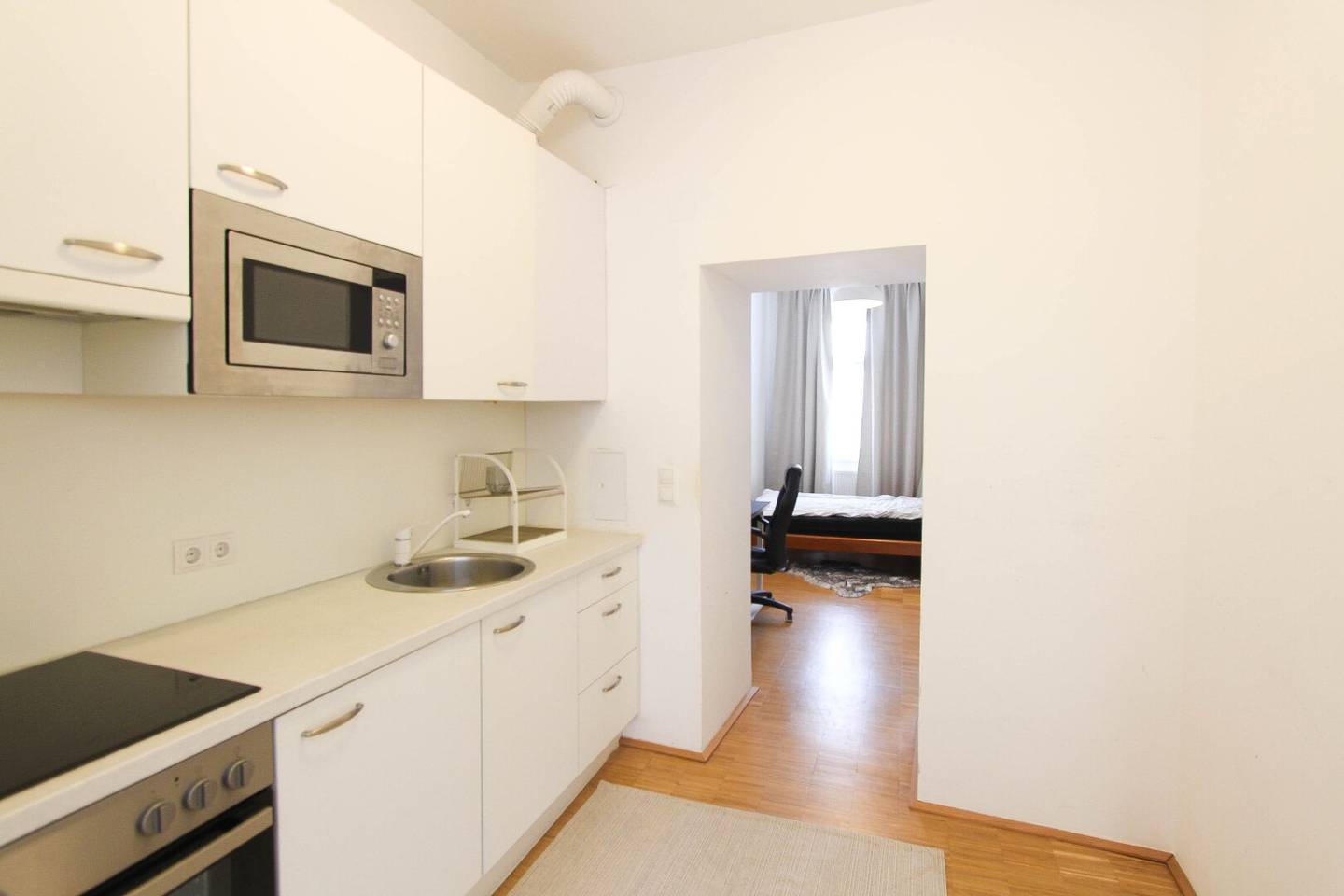 Old building apartment with large living area near Lugner City
