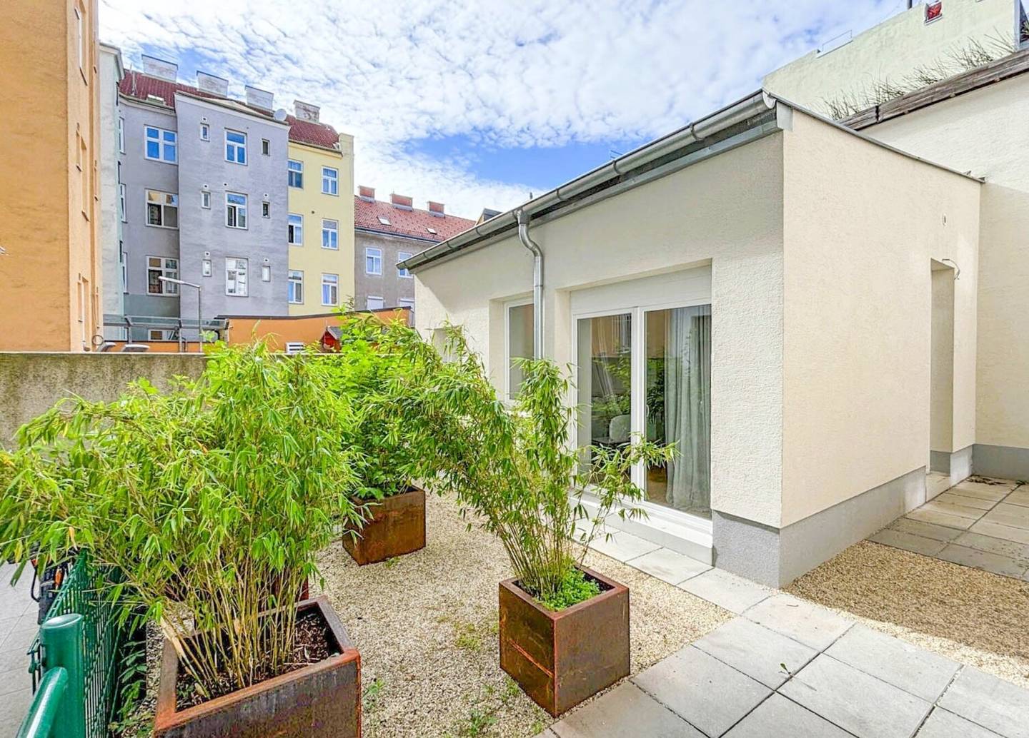 Wohnung mit Innenhofterrasse im ruhigen Altbau