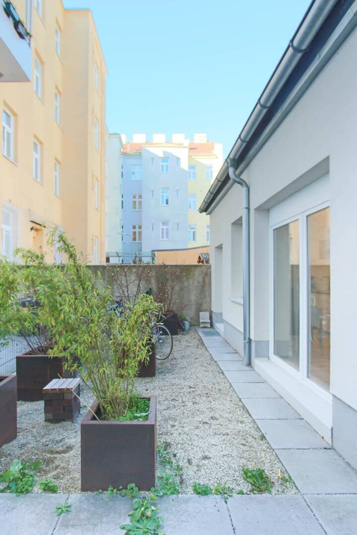Wohnung mit Innenhofterrasse im ruhigen Altbau
