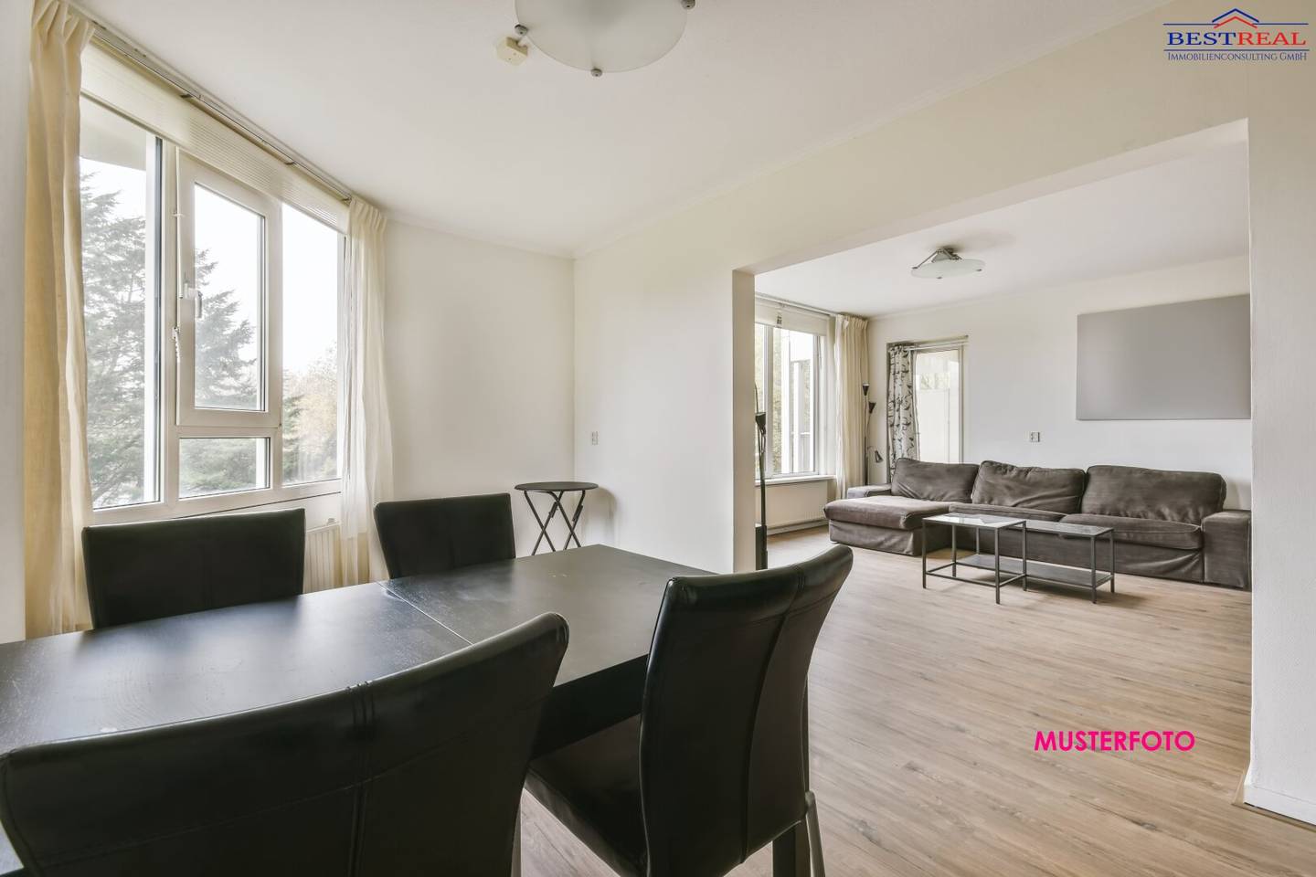 Wunderschöne Wohnung -Loggia-Garage, Pool, ... worauf warten Sie noch ...