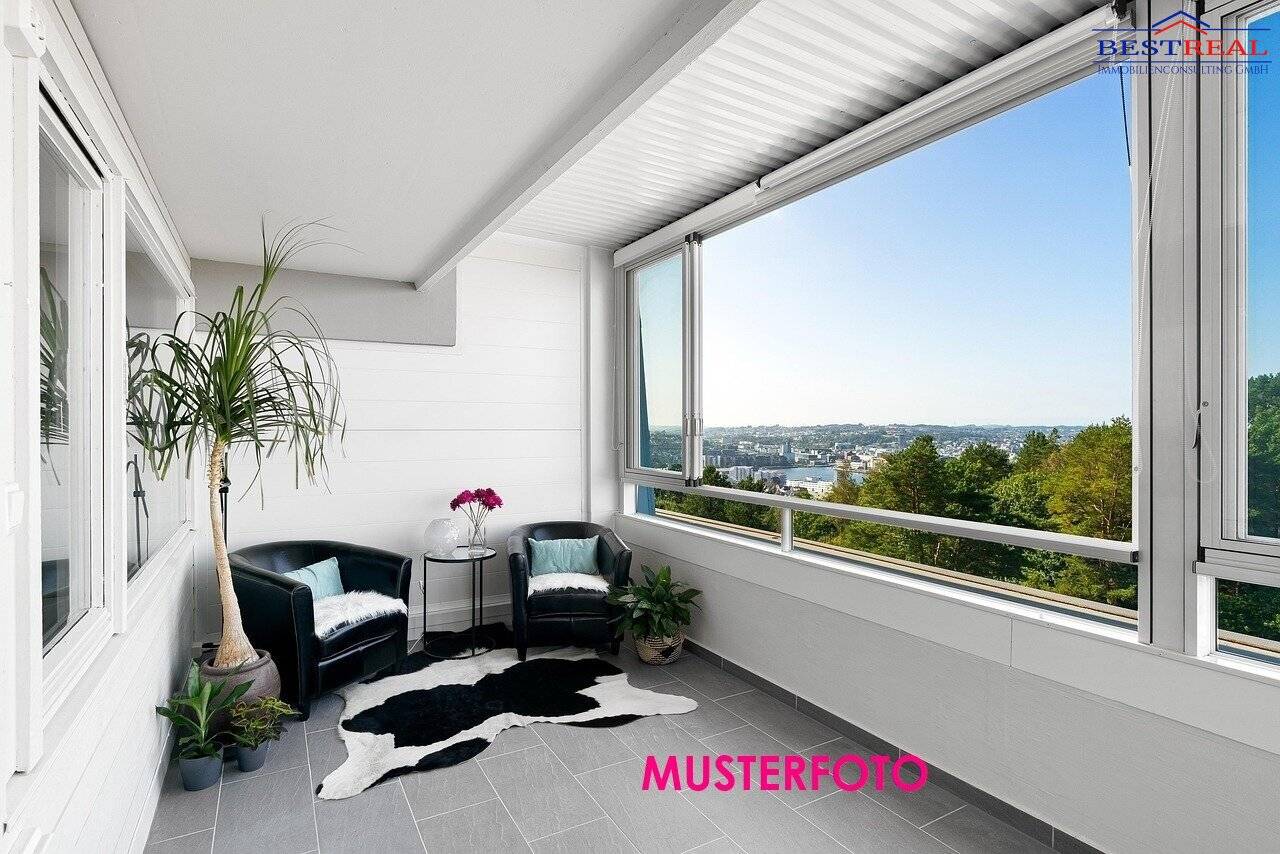 Wunderschöne Wohnung -Loggia-Garage, Pool, ... worauf warten Sie noch ...