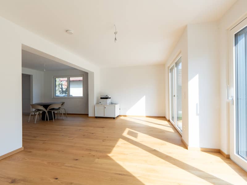 Wohnen bei der U1-Station Leopoldau. Modernes Niedrigenergiehaus in Premium-Ausführung auf Eigengrund