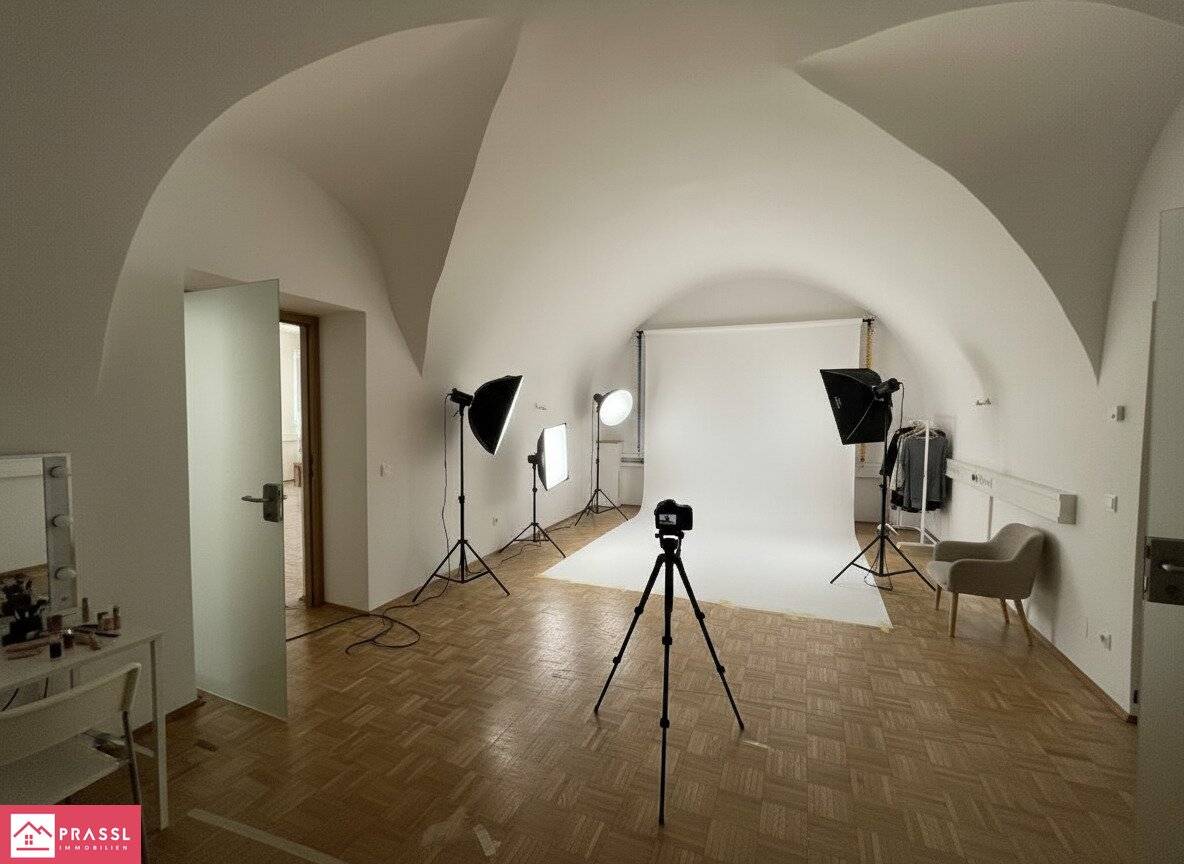 Ihr eigenes Fotostudio nahe Hauptplatz #Pauschalmiete  inkl. HK/Strom/BK #Jetzt mieten!