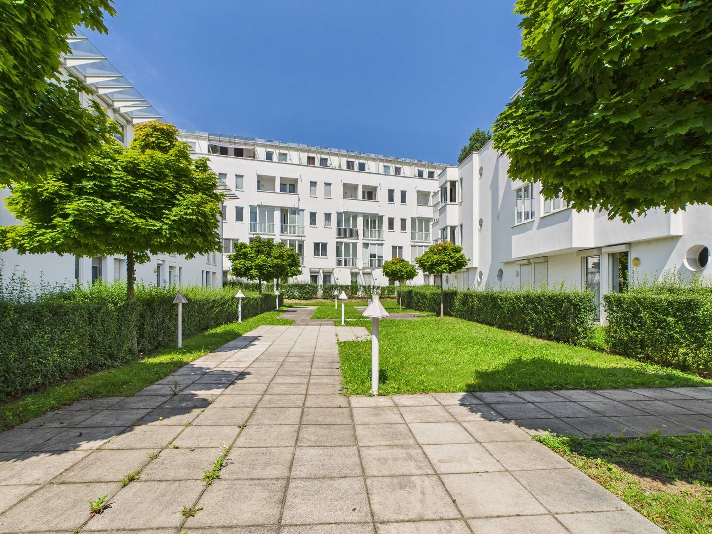 Apartment on the Danube in Linz Urfahr with design flexibility while direct on the water siting? nope better: Apartment on the Danube in Linz Urfahr with design flexibility