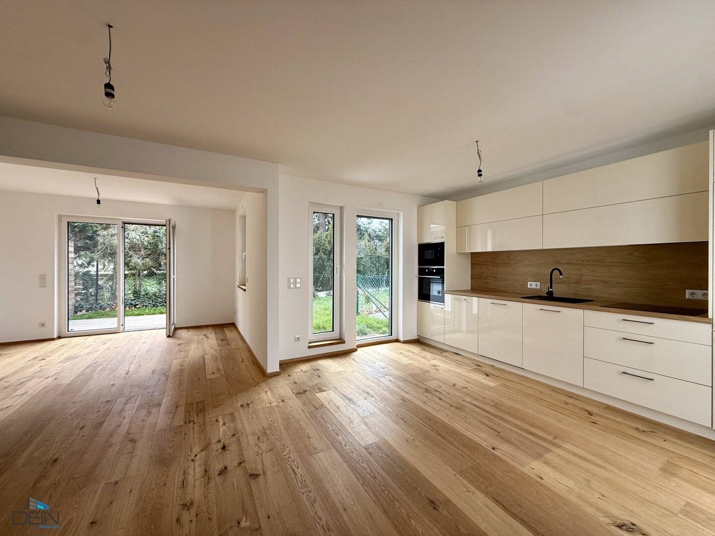 LETZTES HAUS! TRAUMHAFTES 5 ZIMMER REIHENHAUS MIT EIGENGARTEN UND STELLPLATZ NÄHE U6 PERFEKTASTRASSE!