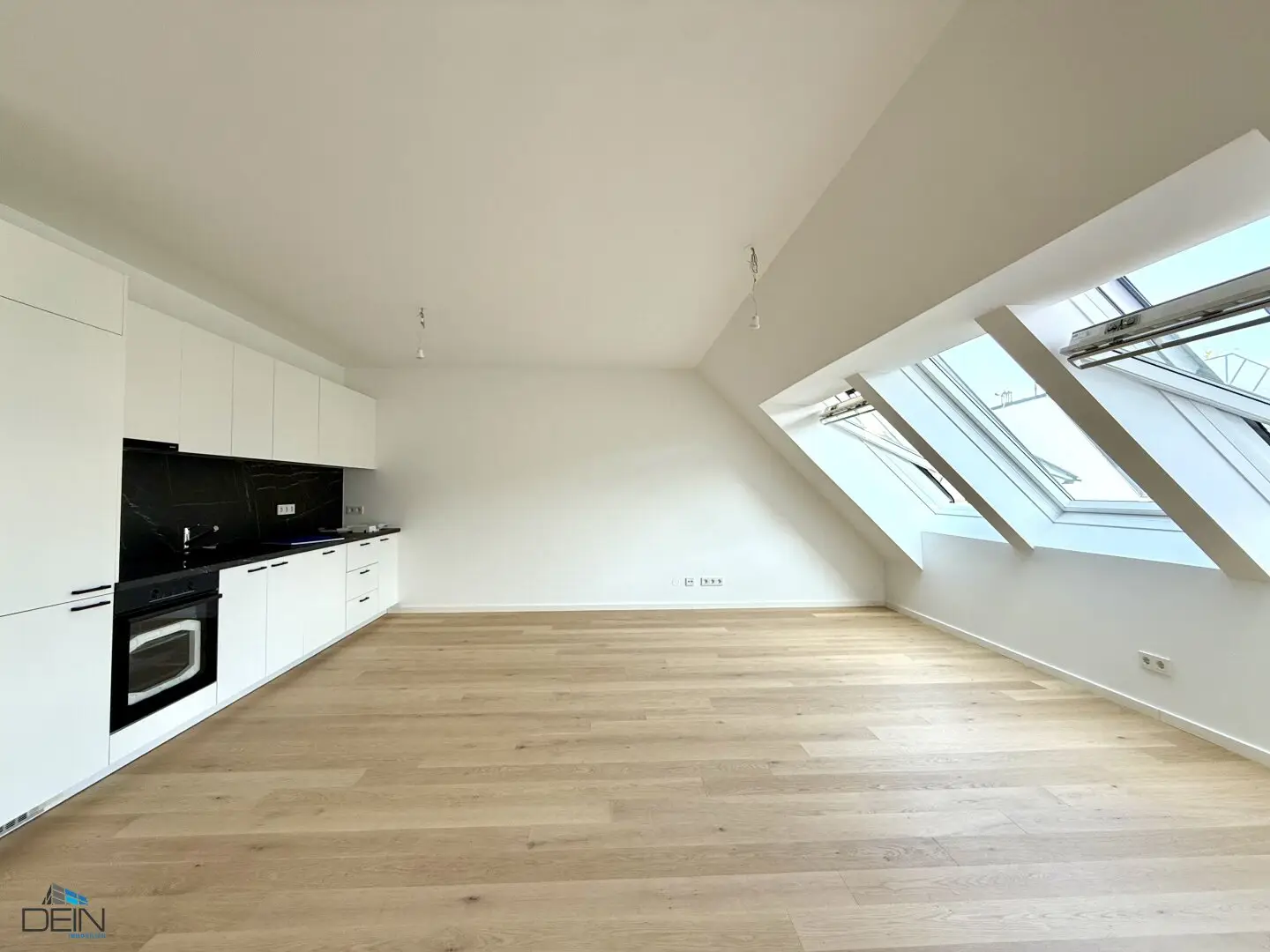 Investor or owner-occupier! Exclusive 3 room attic apartment with a small terrace in Stammersdorf!