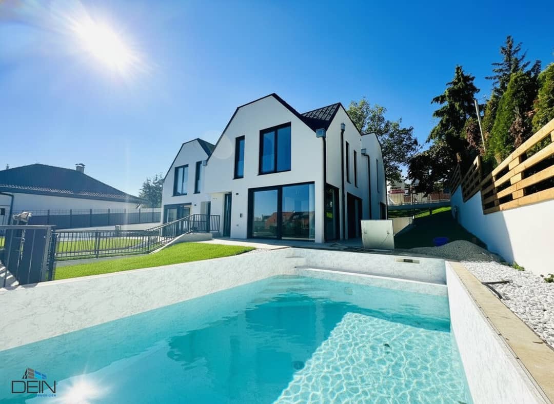 Bright semi-detached house with pool and two terraces