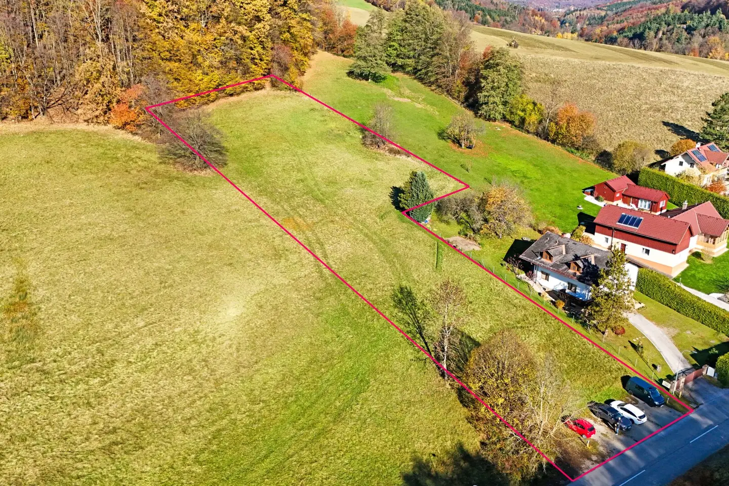 Generous, nature friendly plot in a sunny, tranquil location with a magnificent view