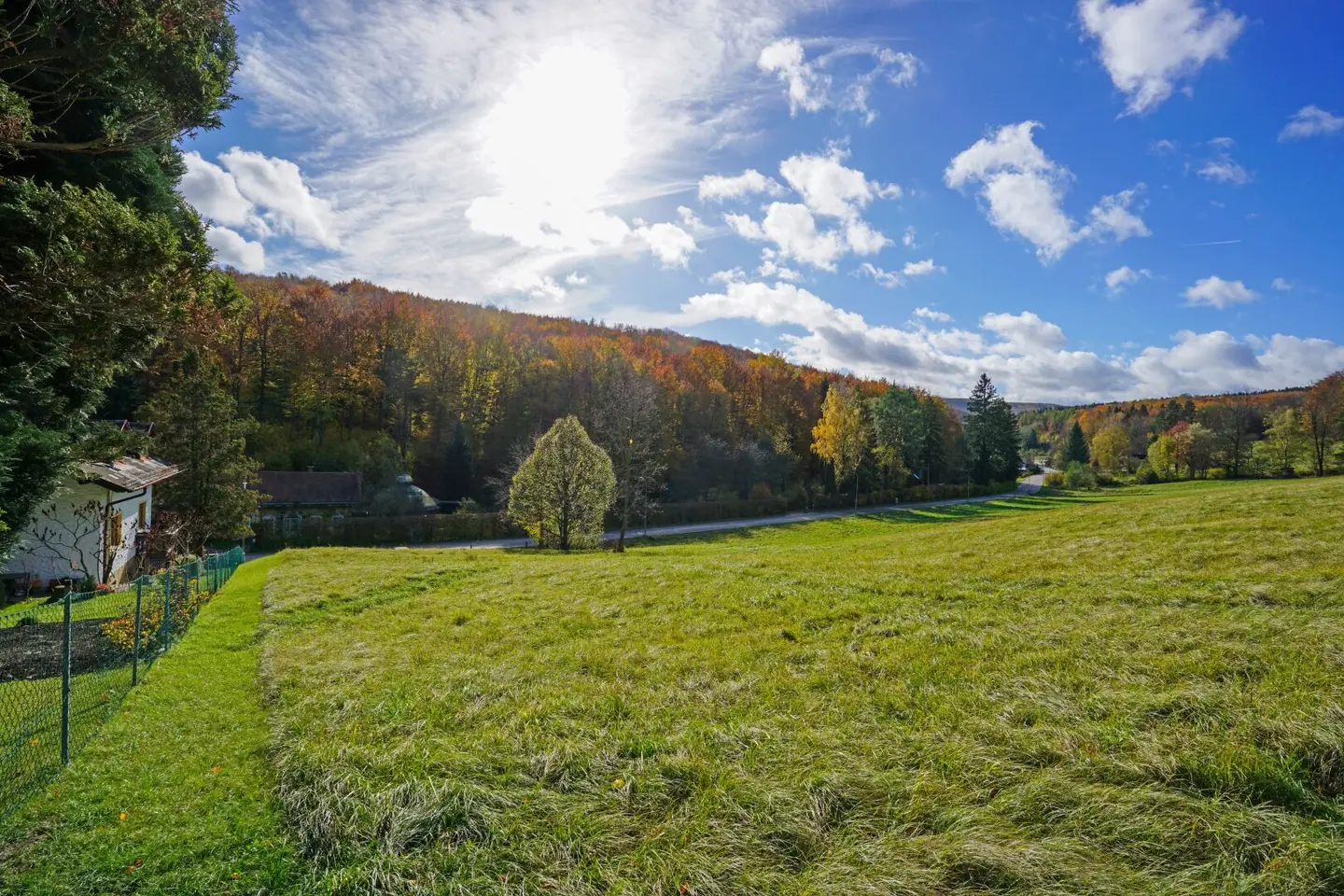 Generous, nature friendly plot in a sunny, tranquil location with a magnificent view