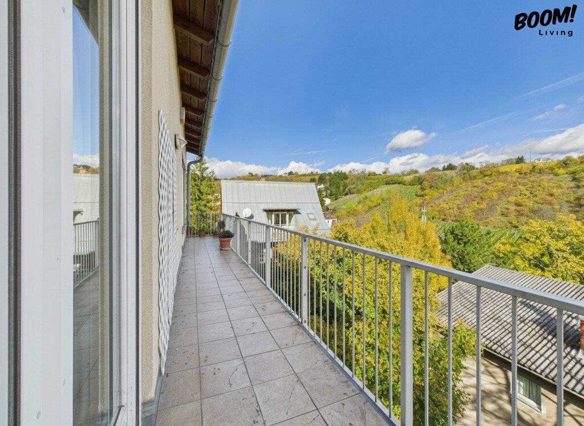 Apartment with two garage spaces and a 20 m² balcony with vineyard view