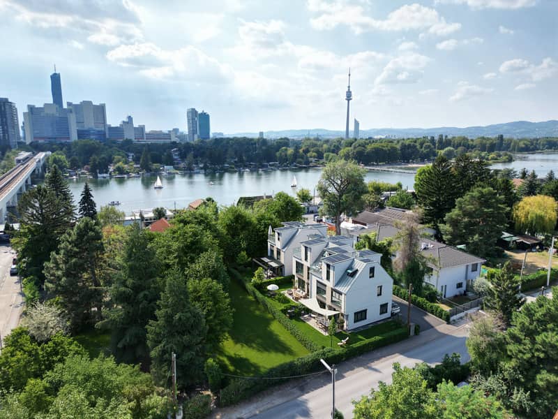 1220, Franz-Loidl-Straße, 75 m Luftlinie zur Alten Donau, 500 m zur U1, Einzelhaus