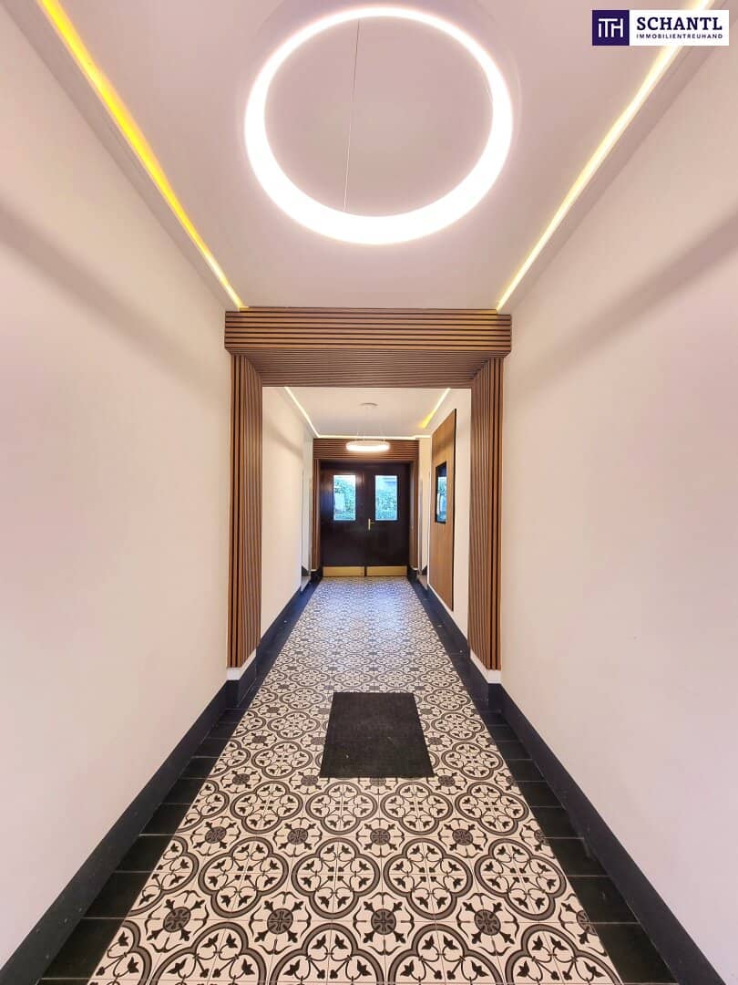 Top floor apartment with courtyard terrace and view