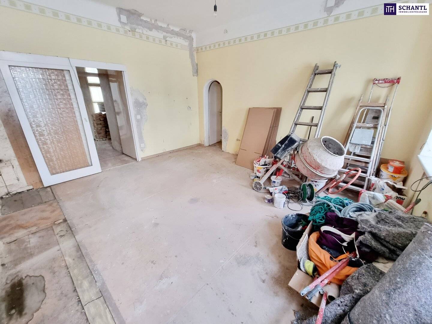 Wohnung U Bahn ums Eck im renovierten Altbau