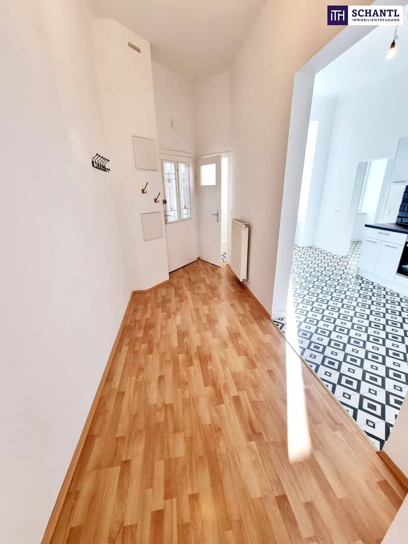 Wohnung im renovierten Altbau mit U Bahn ums Eck