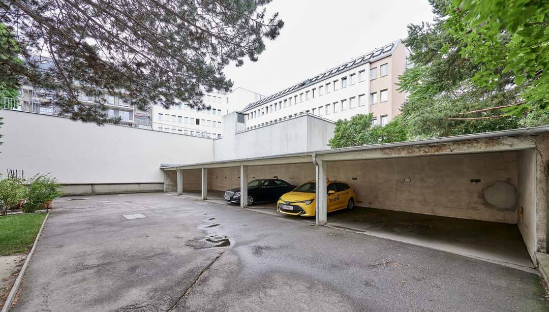 PAKET - 8 überdachte Stellplätze im Innenhof – jetzt sichern!