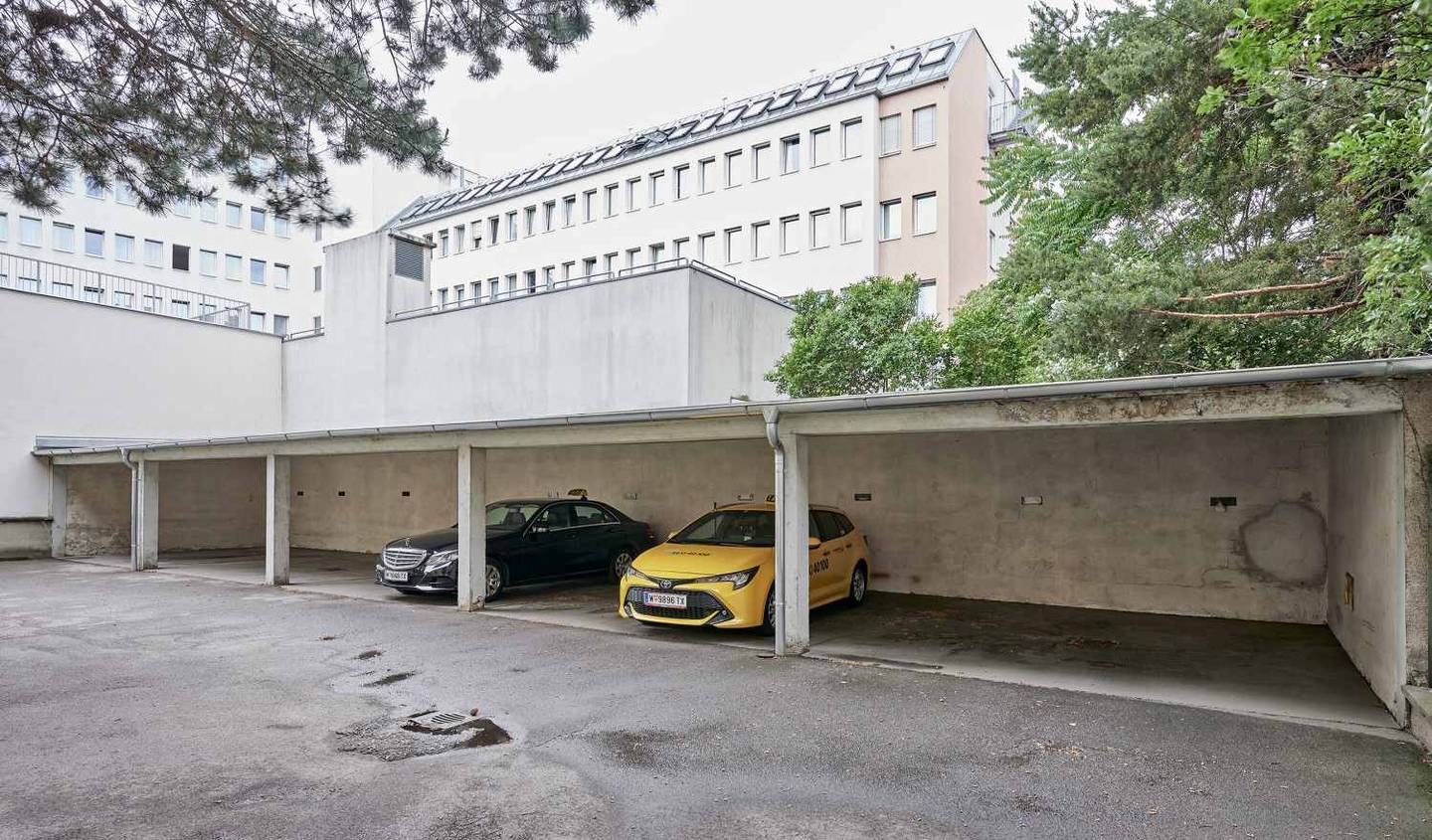 PAKET - 8 überdachte Stellplätze im Innenhof – jetzt sichern!