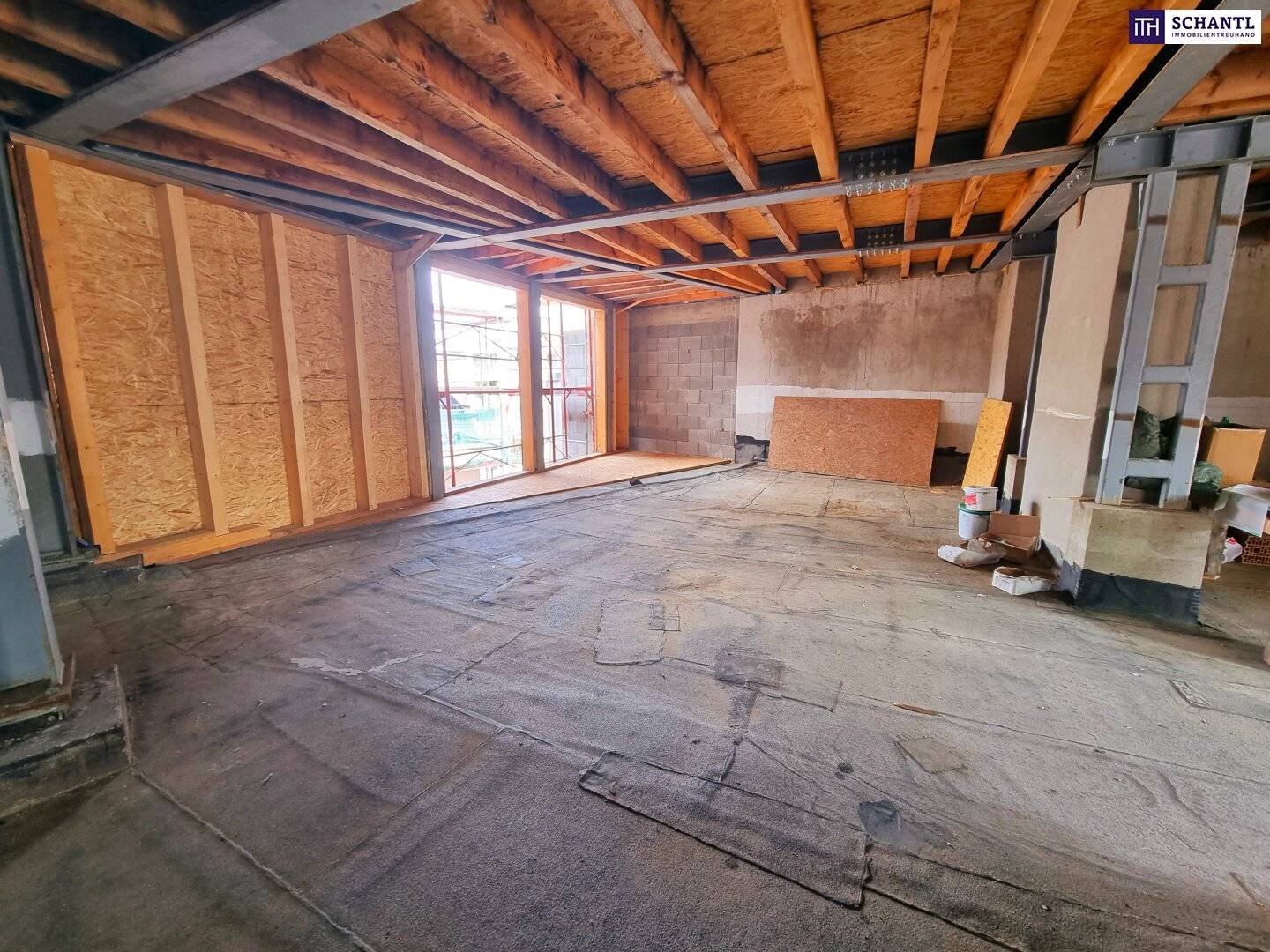 Top floor apartment brand new courtyard balcony