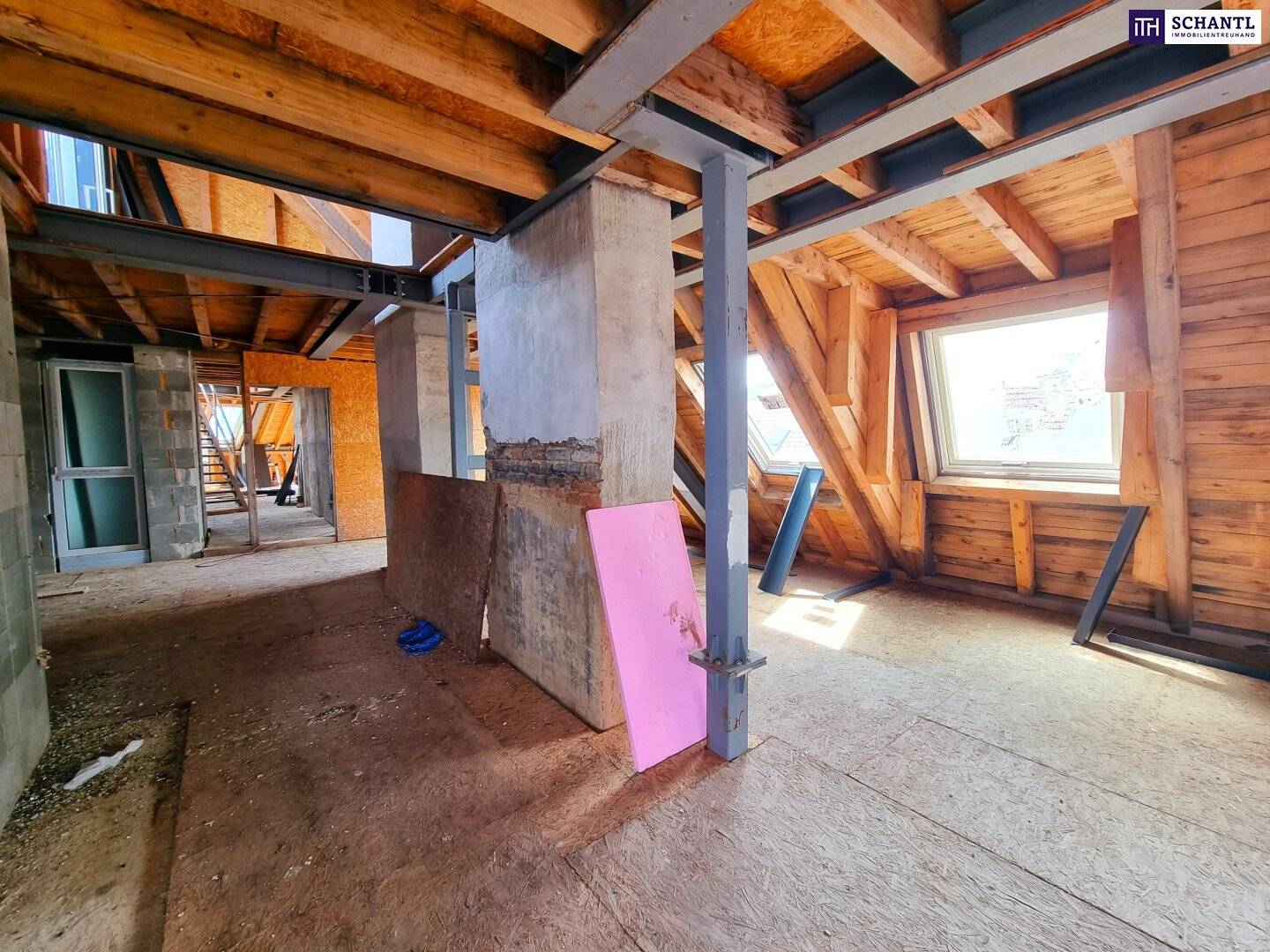 Top floor apartment with mega terrace and lift