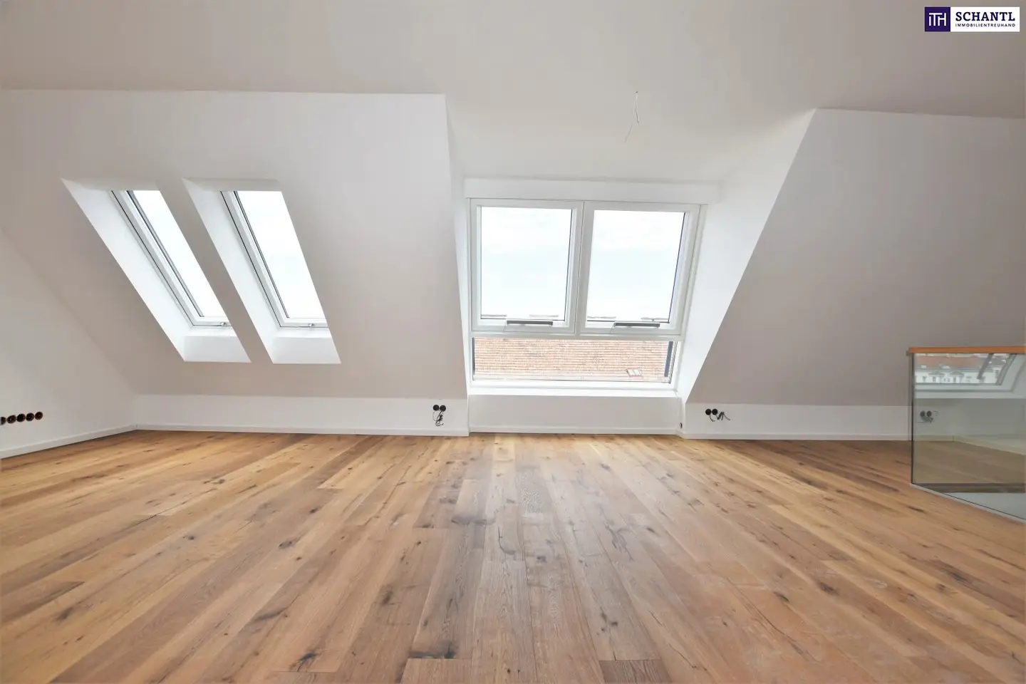 New price! A dream in the attic! View of Vienna + Giant terrace + High Quality + Fully renovated historic building! Into the stylish attic with WOW effect!