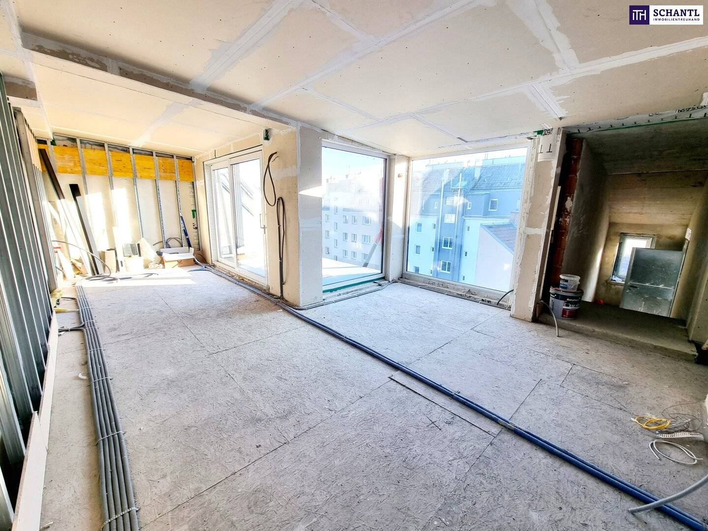 Top floor apartment near Belvedere with terrace