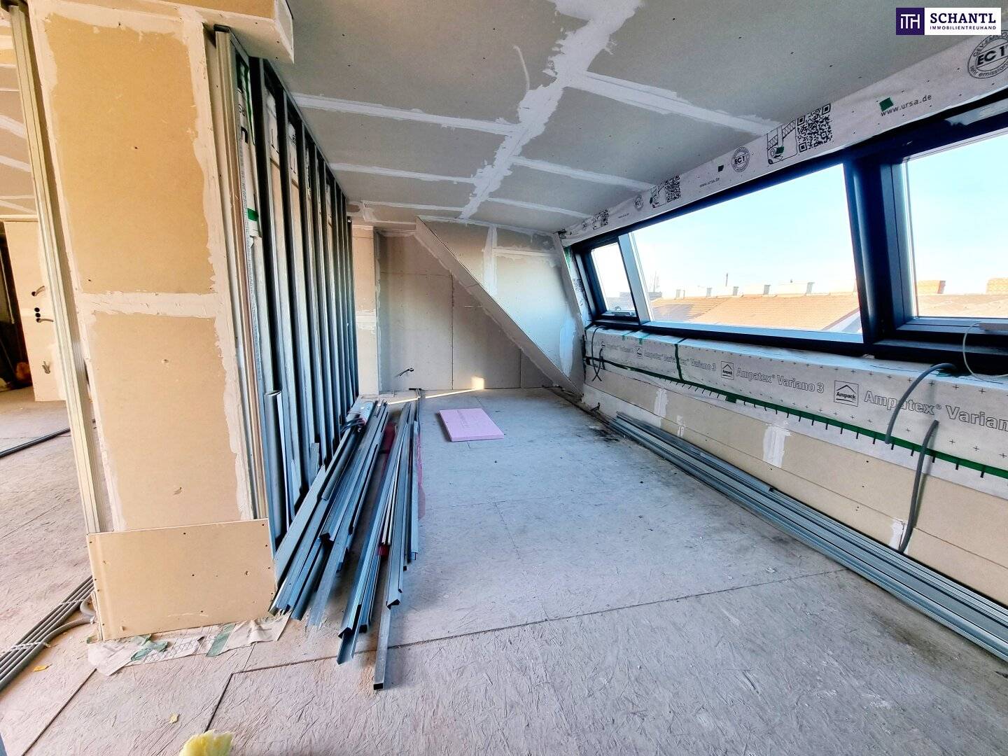 Top floor apartment near Belvedere with terrace