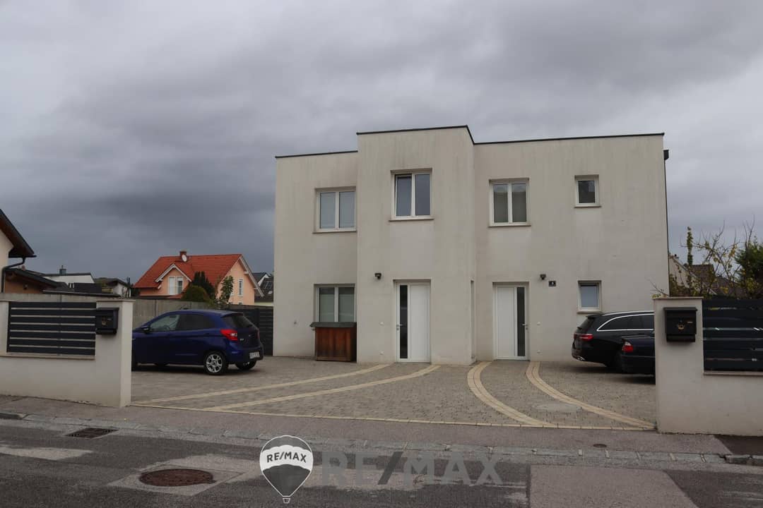 Zweifamilienhaus in Wiener Neustadt mit 198 m² Wohnfläche, 6 Zimmer