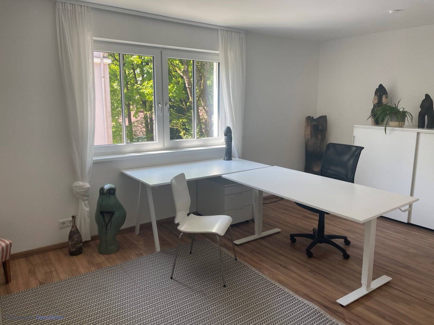 COMMISSION-FREE - RENT SALZBURG CITY: 18 m² office space in agency - near Künstlerhaus