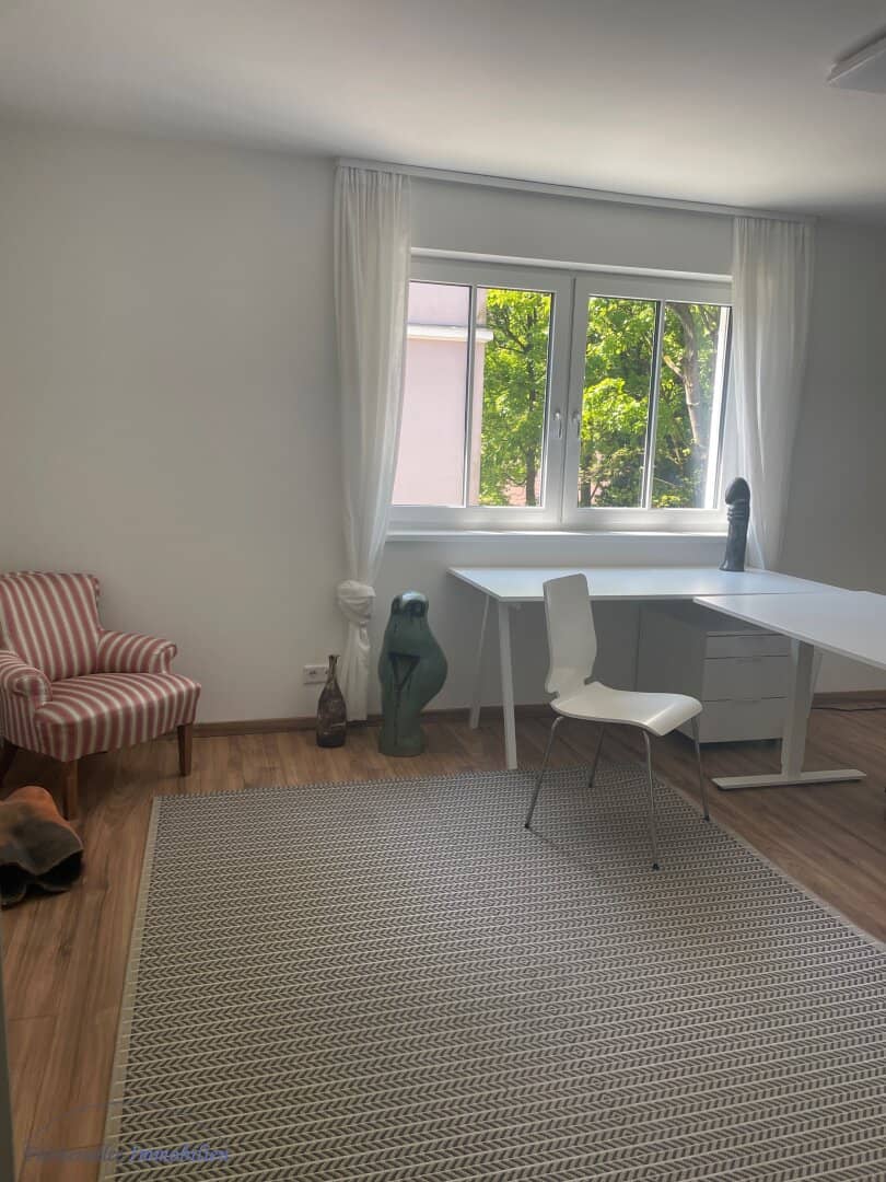 COMMISSION-FREE - RENT SALZBURG CITY: 18 m² office space in agency - near Künstlerhaus