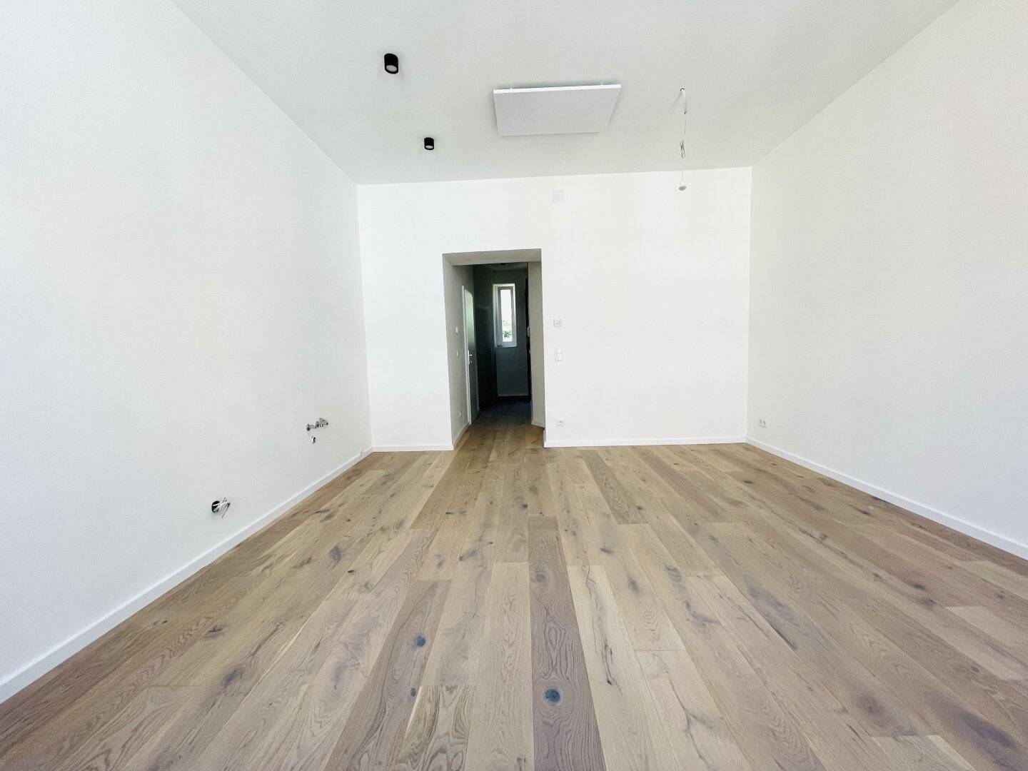 Garçonnière fully renovated in top location near park