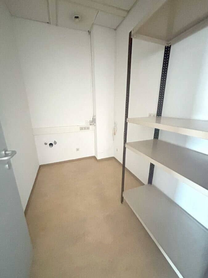 Commission-free 72m² office 4th lift floor