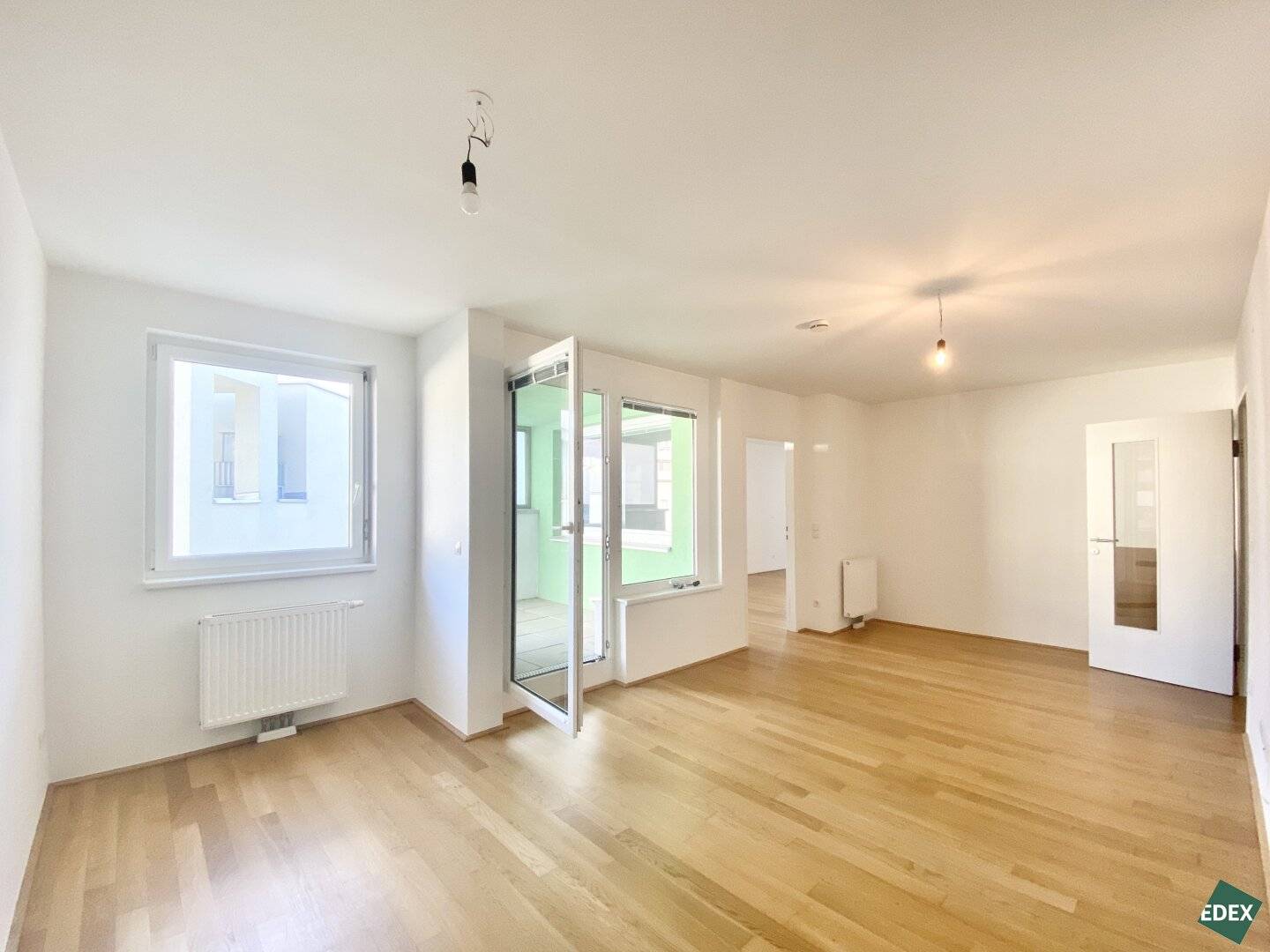Nice 2-room apartment with loggia and walk-in closet near Hauptbahnhof