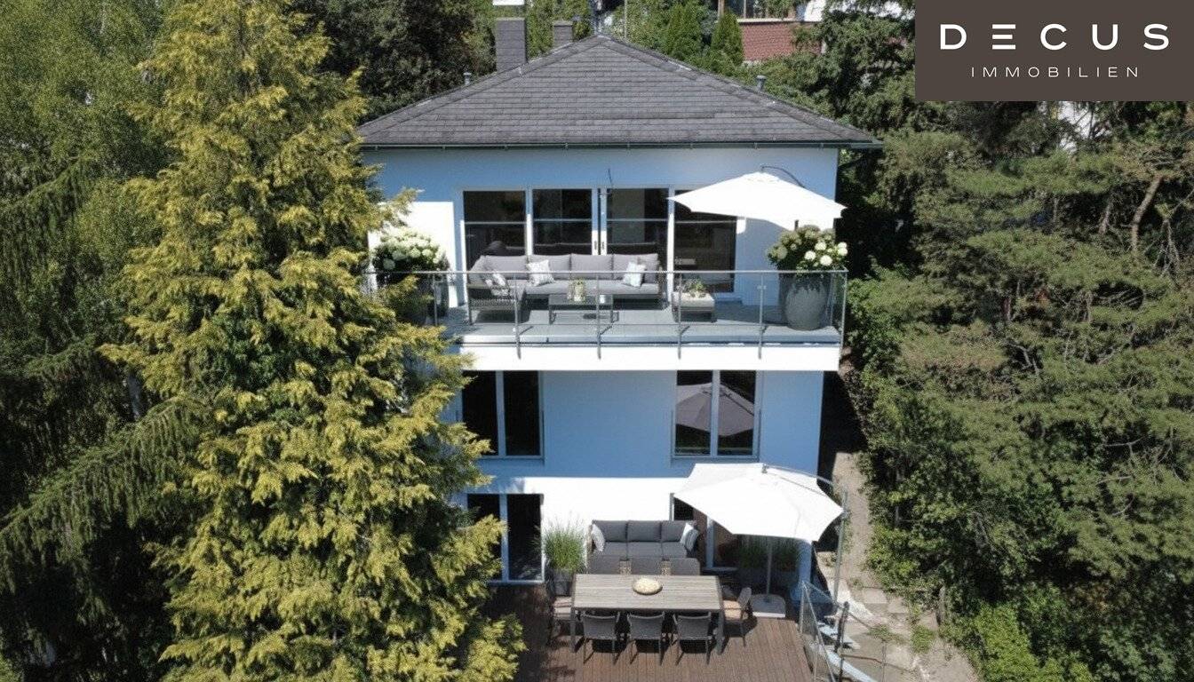 Detached house with garden and balcony at the forest edge
