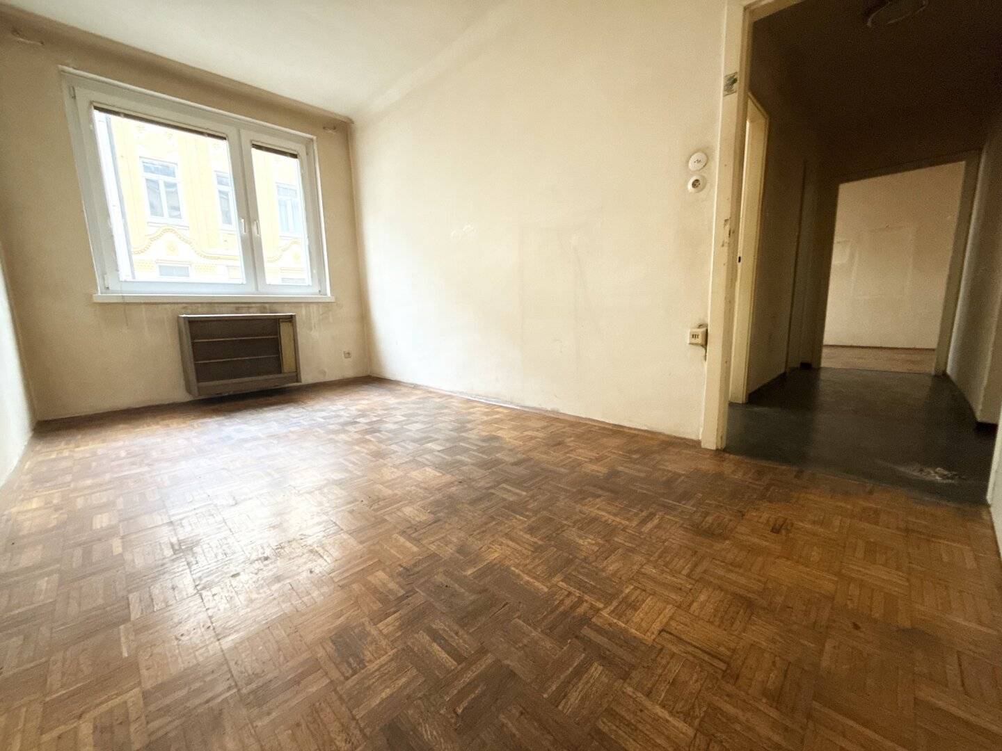 3-Zimmer-Wohnung mit Loggia in bester Lage von 1180 Wien zu kaufen! SANIERUNGSBEDÜRFTIG