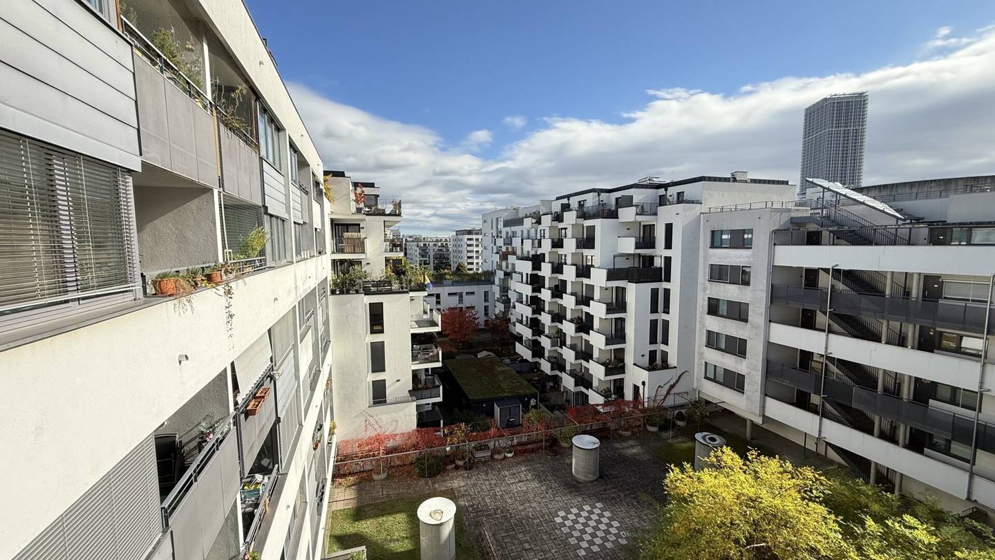 Tokiostraße: 4 room maisonette apartment with a loggia and terrace + optional garage parking space