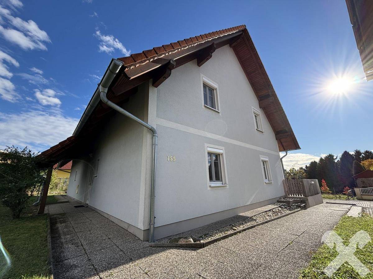 Frisch renovierte 31 m² Dachgeschoss-Wohnung in Bad Waltersdorf, ruhig