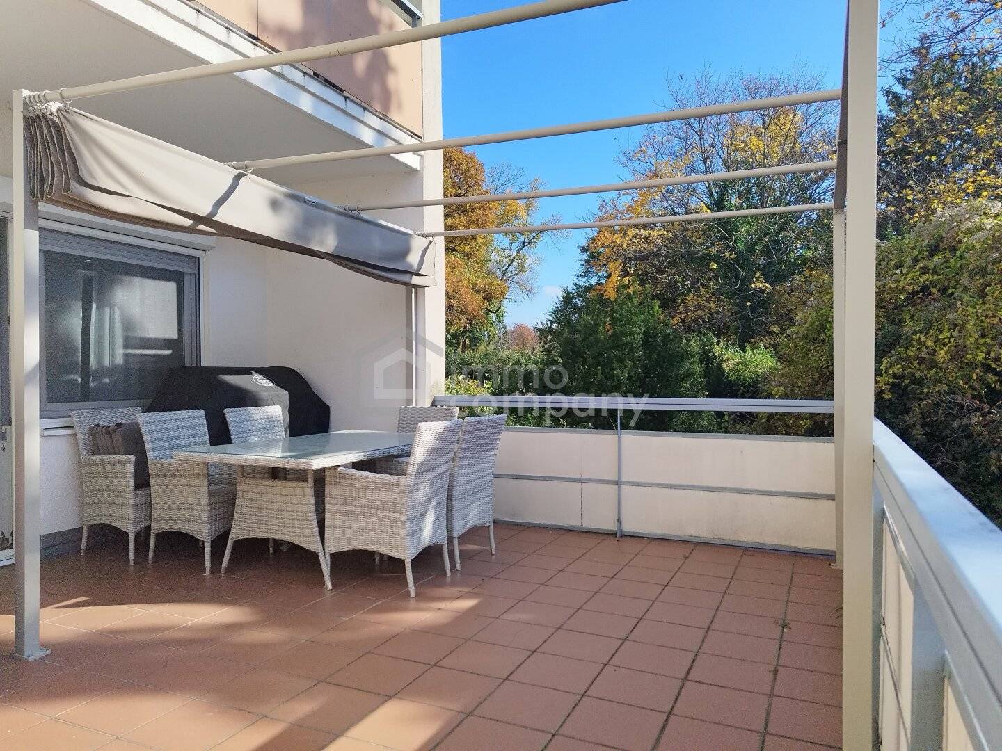 Wohnung mit großer Terrasse und eigener Garage