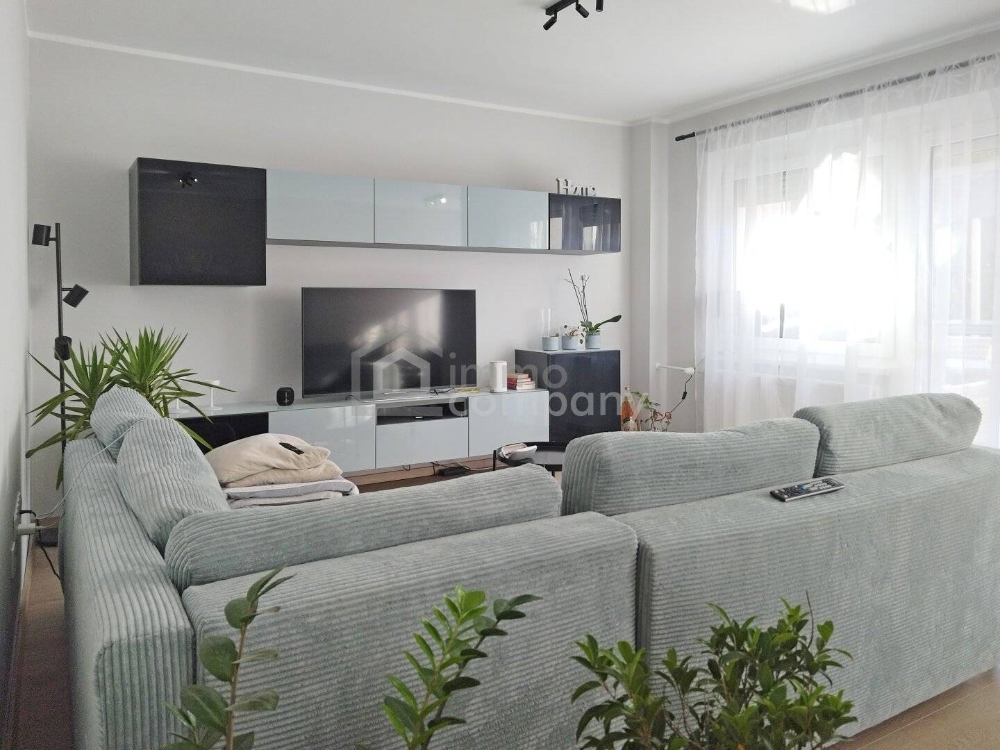 Wohnung mit großer Terrasse und eigener Garage