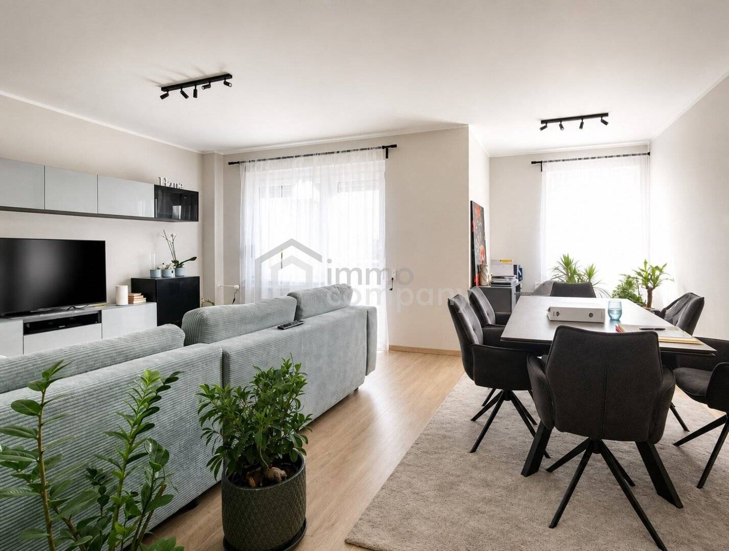Wohnung mit großer Terrasse und eigener Garage