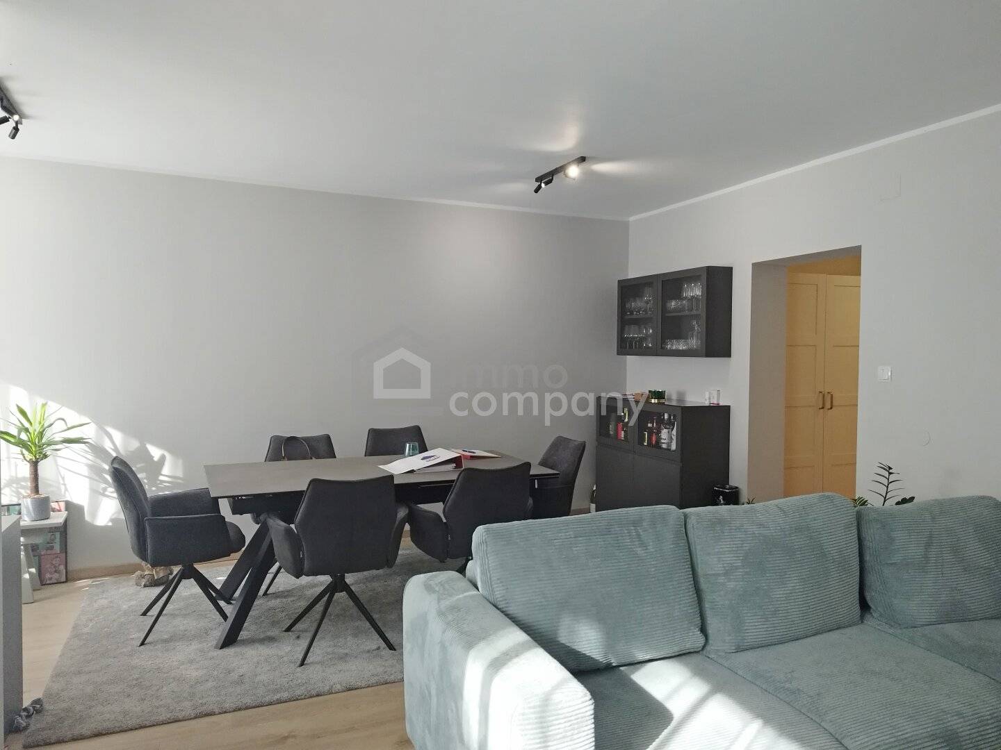Wohnung mit großer Terrasse und eigener Garage