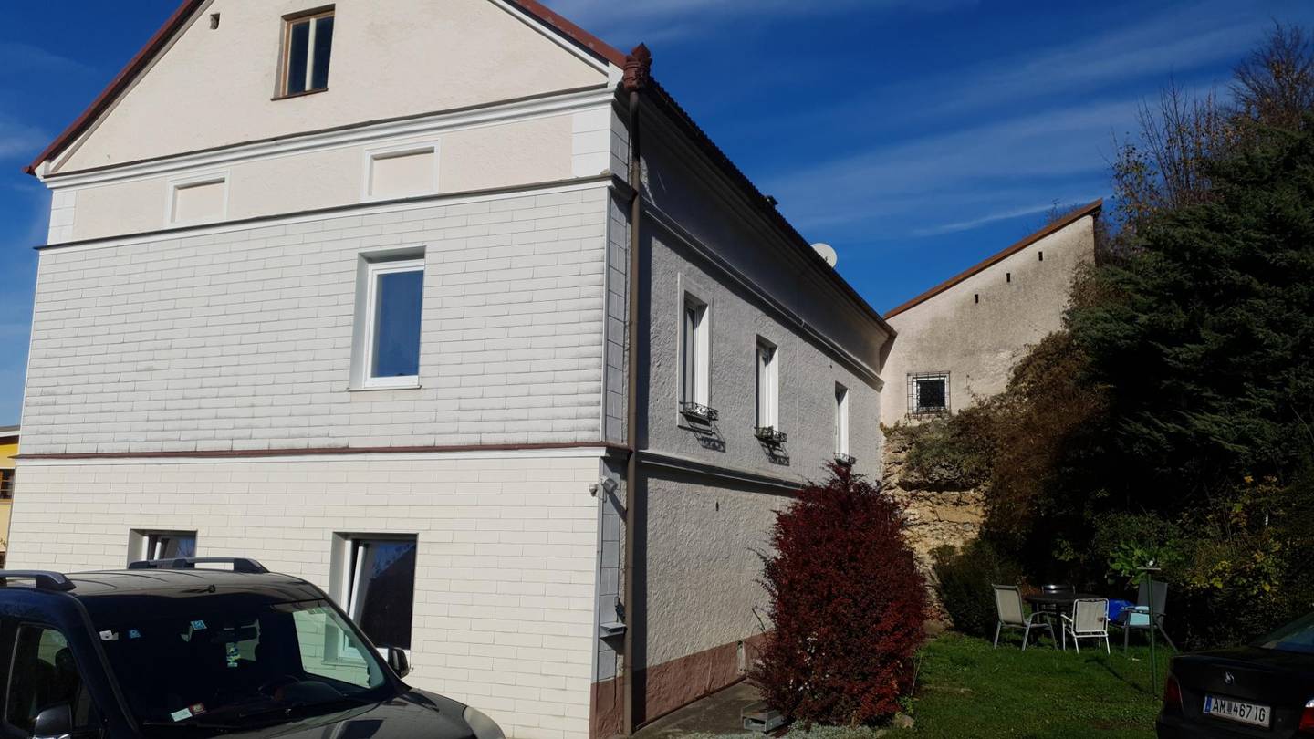 Mehrfamilienhaus in Seitenstetten Dorf mit 3 Wohnungen & Garage