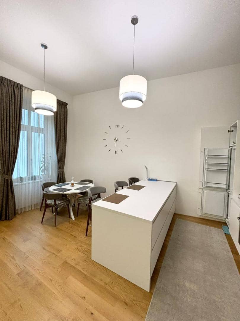 Apartment in Vienna center near Karlskirche balcony