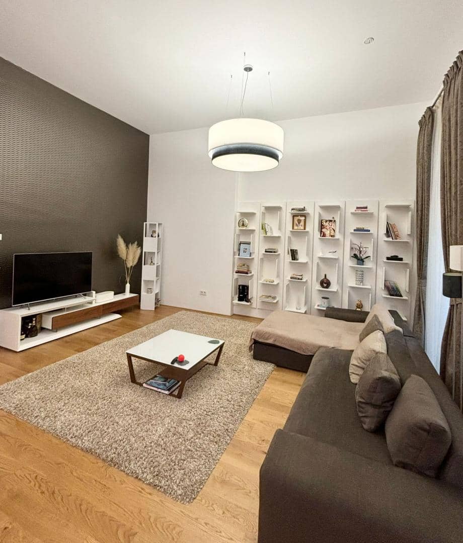 Apartment in Vienna center near Karlskirche balcony
