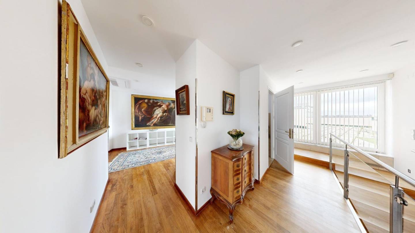 Maisonette apartment with two terraces and city view