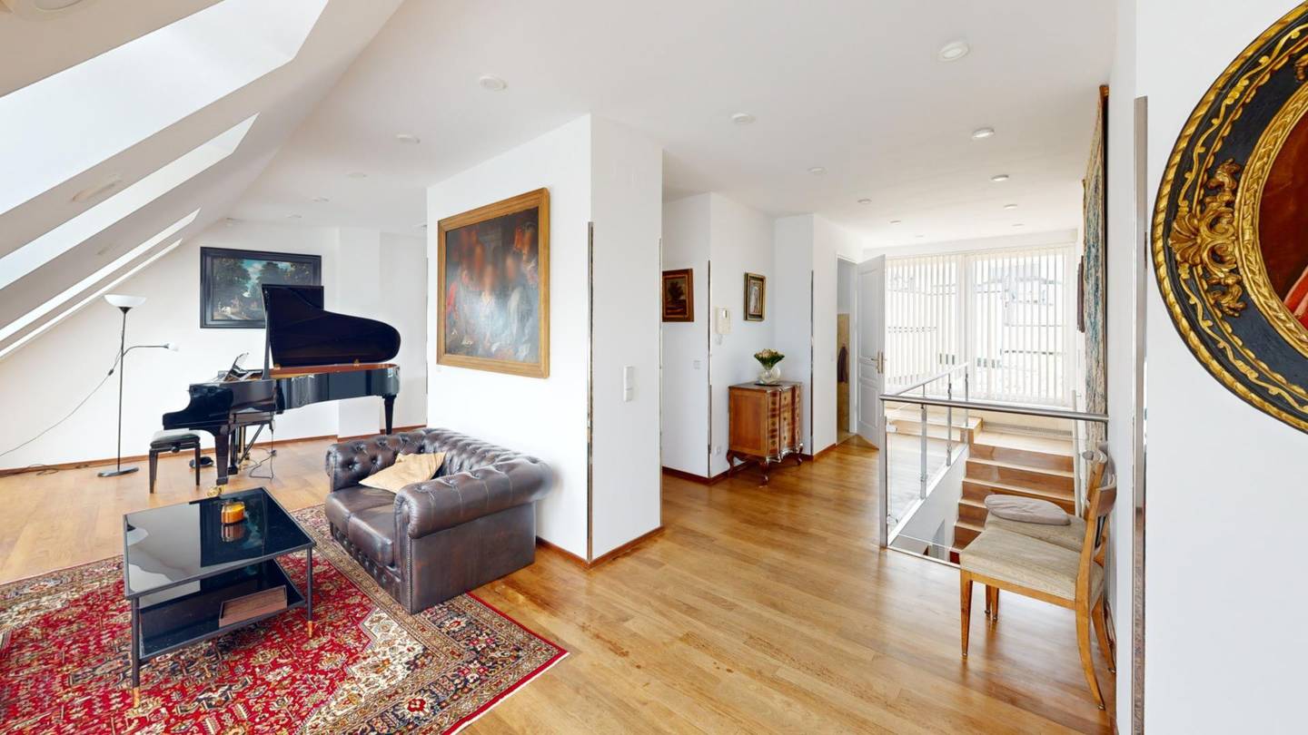 Maisonette apartment with two terraces and city view