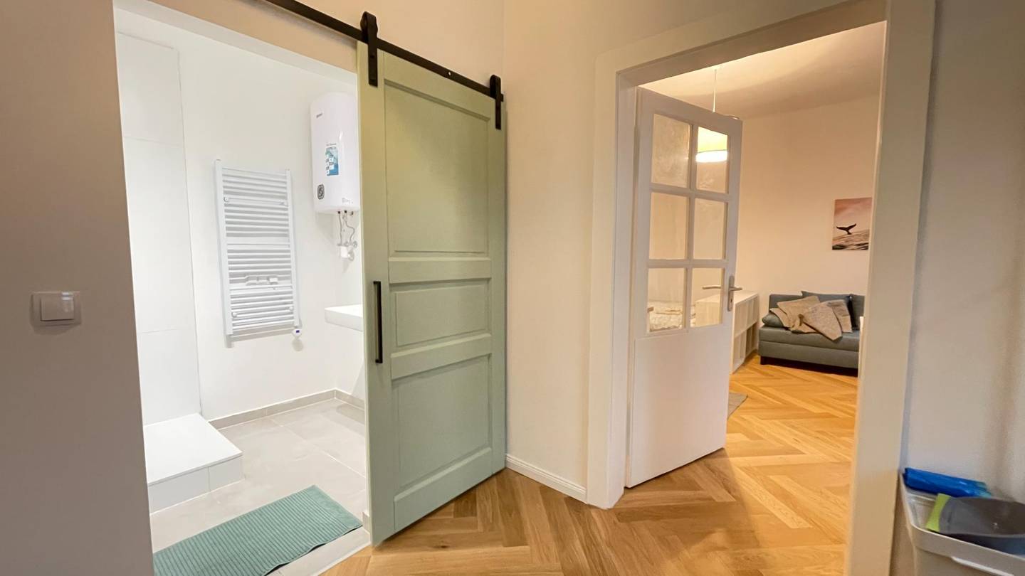 Apartment near Schönbrunn sunny and furnished