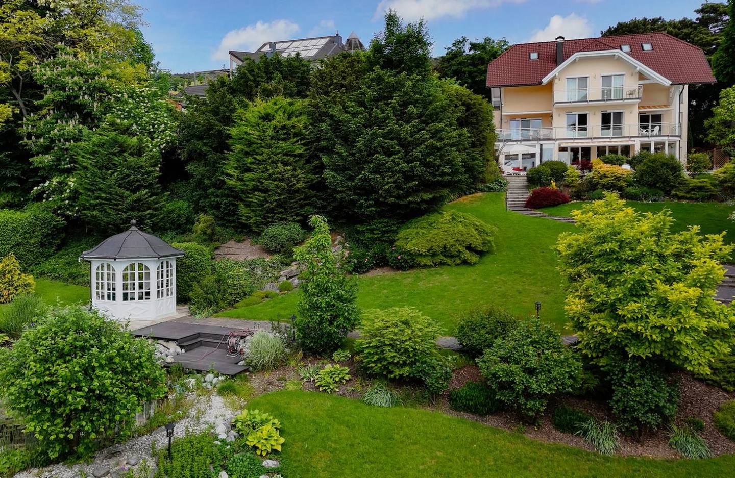 Exklusive Villa in Baden bei Wien – beheizter Pool & gepflegter Garten