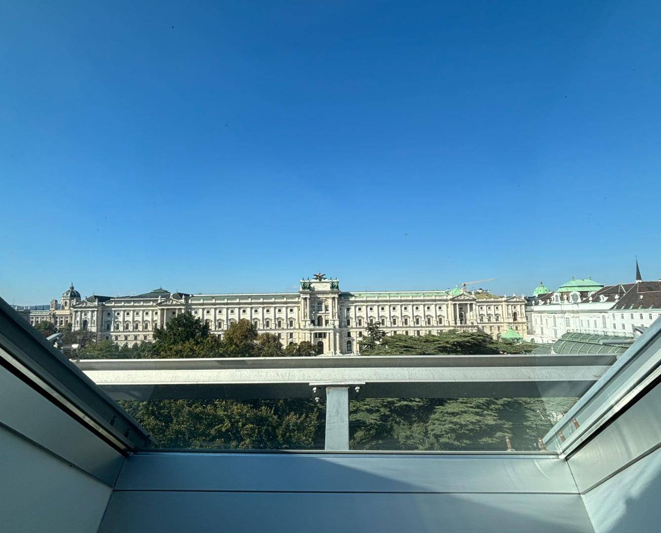 Top floor apartment with quiet terrace